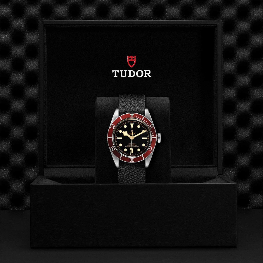 Montre Tudor Black Bay Bo Tier En Acier 41 Mm, Bracelet En Tissu Noir | TUDOR New