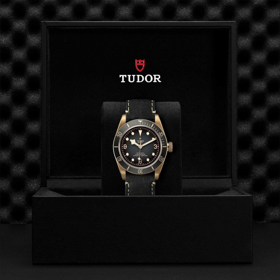 Montre Tudor Black Bay Bronze Bo Tier En Bronze 43 Mm, Bracelet En Cuir Noir | TUDOR Clearance